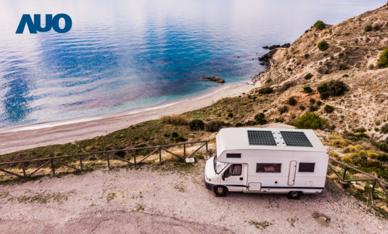 「可撓輕量化太陽光電板SunCurva」使用輕量特殊耐候型複合板取代傳統太陽能板的玻璃前板，不僅降低70%重量，每米平方僅3Kg；具有抗衝擊性能及通過電磁相容性測試，可應用於交通運輸工具，如露營車、遊艇等